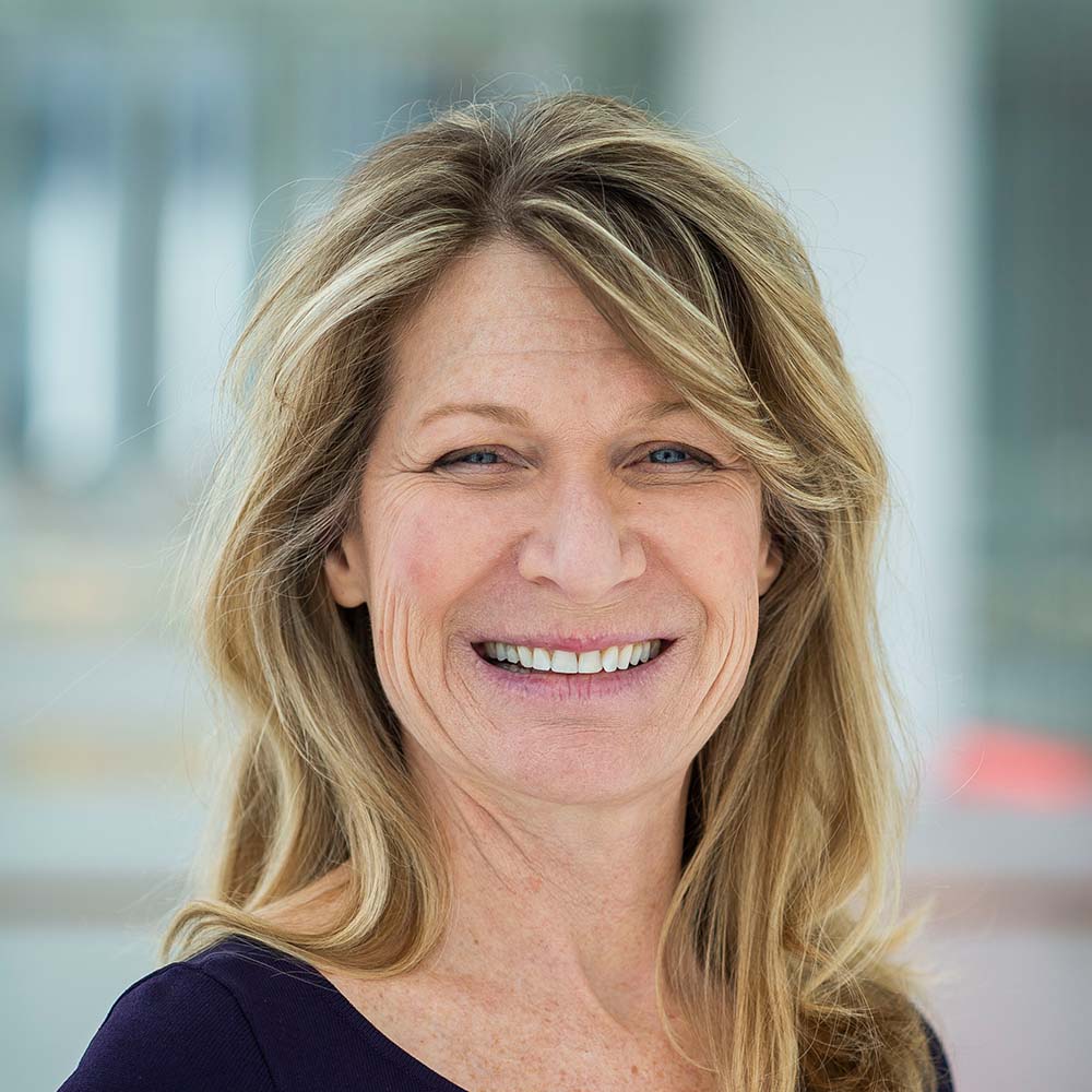 Bridging Cultures and Supporting Collaborations Department of Biology